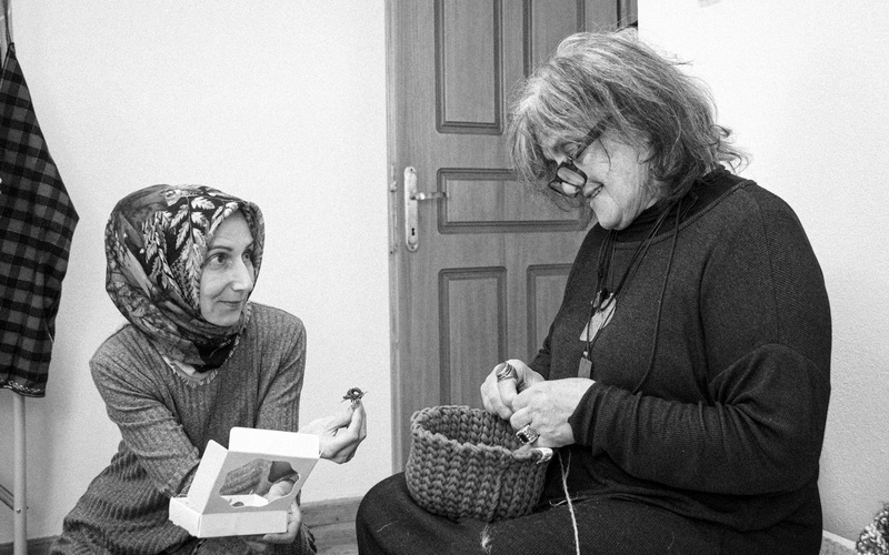ΠΛΕΤΕΝΟ: Δημιουργίες γυναικών από τους απομακρυσμένους οικισμούς της ορεινής Θράκης παρουσιάζονται στην Αθήνα